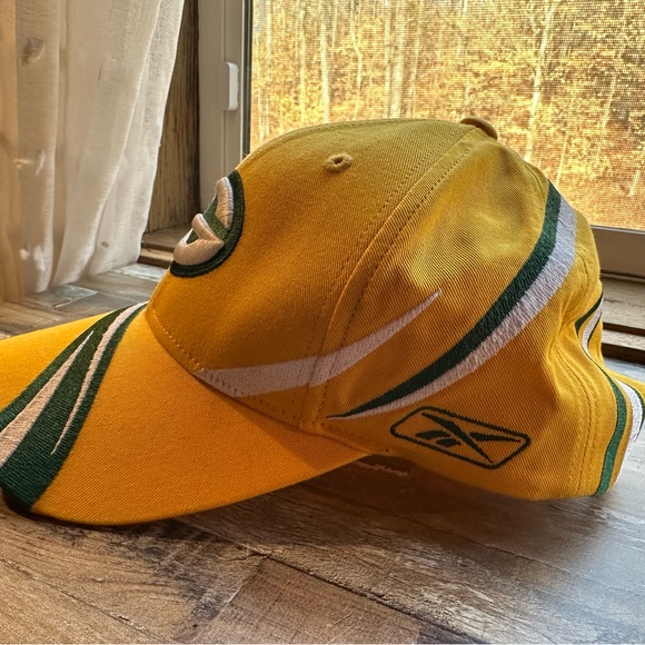 Reebok Green Bay Packers Swirl Wave Hat Adjustable - Picture 3 of 13